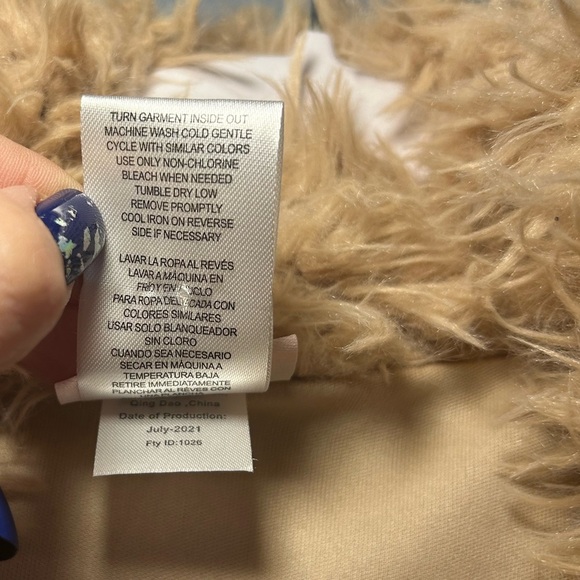 Little Lass Faux Fur Coat, NWT, size medium - Picture 8 of 8